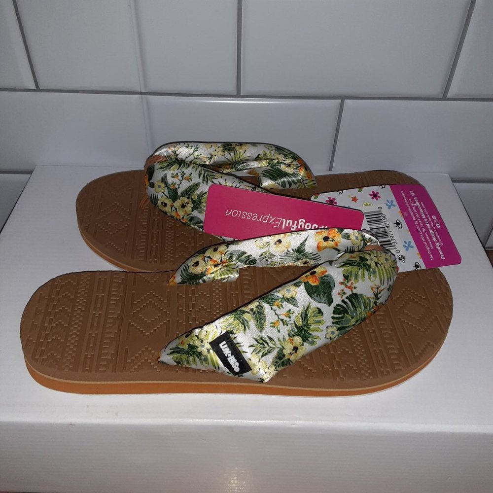 LUKEES by MUK LUKS Sand Box Flip Flop Sandals - White Floral - Women's Size 6